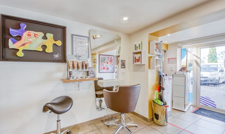 Miroir et espace coiffage Hair Love
